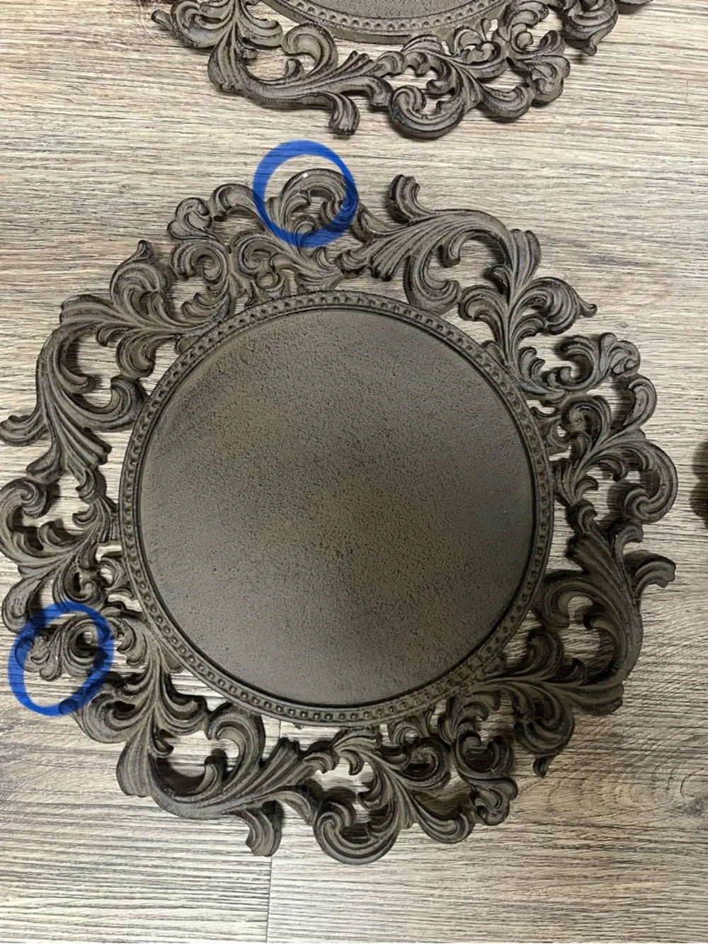 GG COLLECTION METAL CHARGERS – SET OF 4 DECORATIVE PLATES